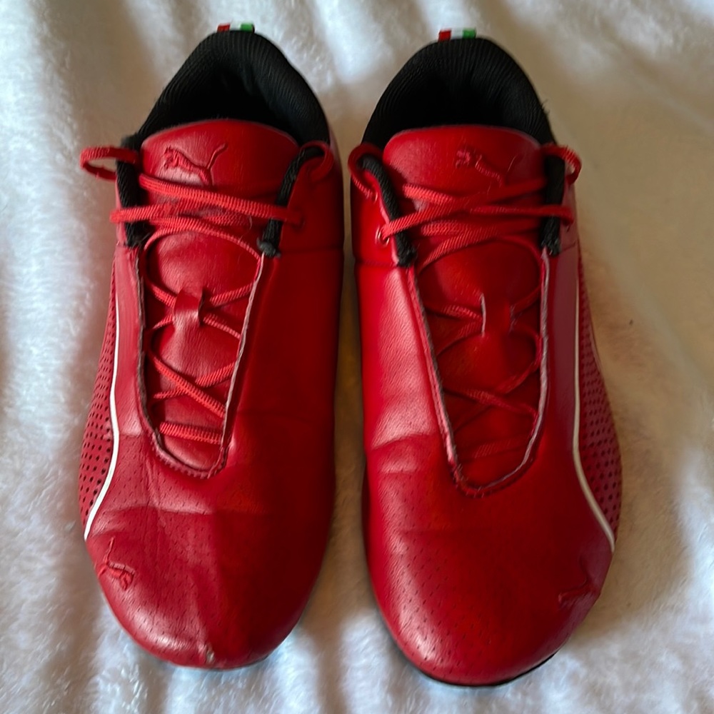 Ferrari Puma boys shoes color red/black.